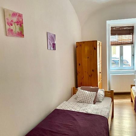 شقة Grande Familia Apartman إغير المظهر الخارجي الصورة