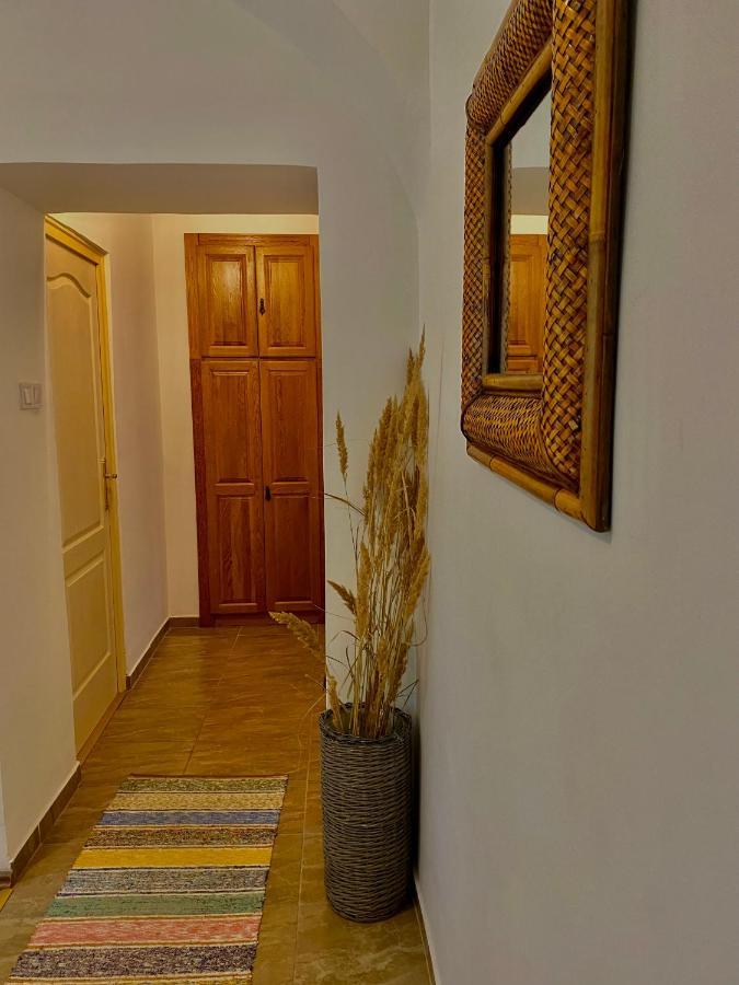 شقة Grande Familia Apartman إغير المظهر الخارجي الصورة