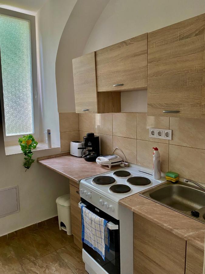 شقة Grande Familia Apartman إغير المظهر الخارجي الصورة